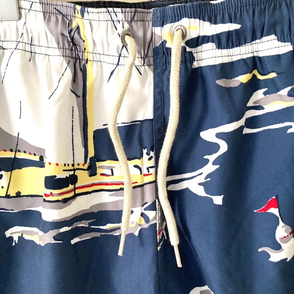 Nautica Men’s sailboat print swim trunks size M
